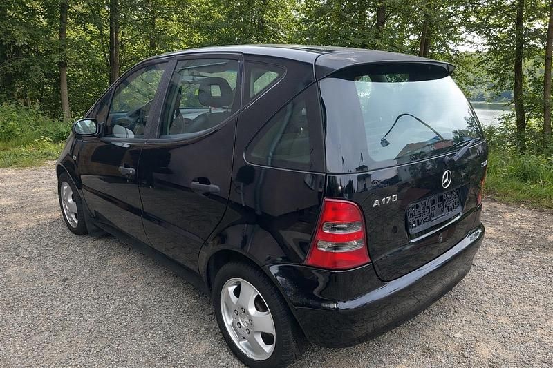 Schwarz Gebraucht 2000 Mercedes A170 Avantgarde Kleinwagen | 1.000 € (Fairer Preis) - Bild 1/4