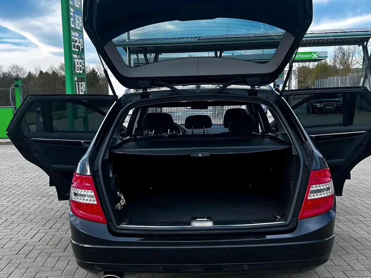 Gebraucht Mercedes C220 170 PS (125 kW) 2011 Schwarz Kombi