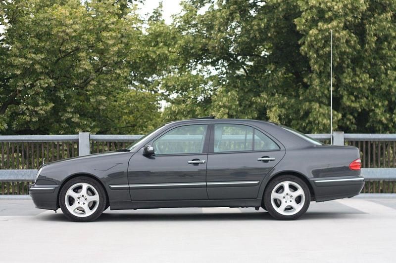 Second-hand Mercedes E320 Elegance 224 CP (164 kW) 2000 Gri Berlinǎ