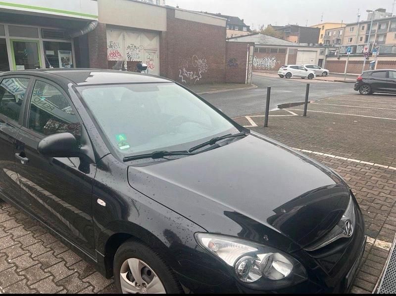 Gebraucht Hyundai i30 90 PS (66 kW) 2012 Schwarz Kleinwagen