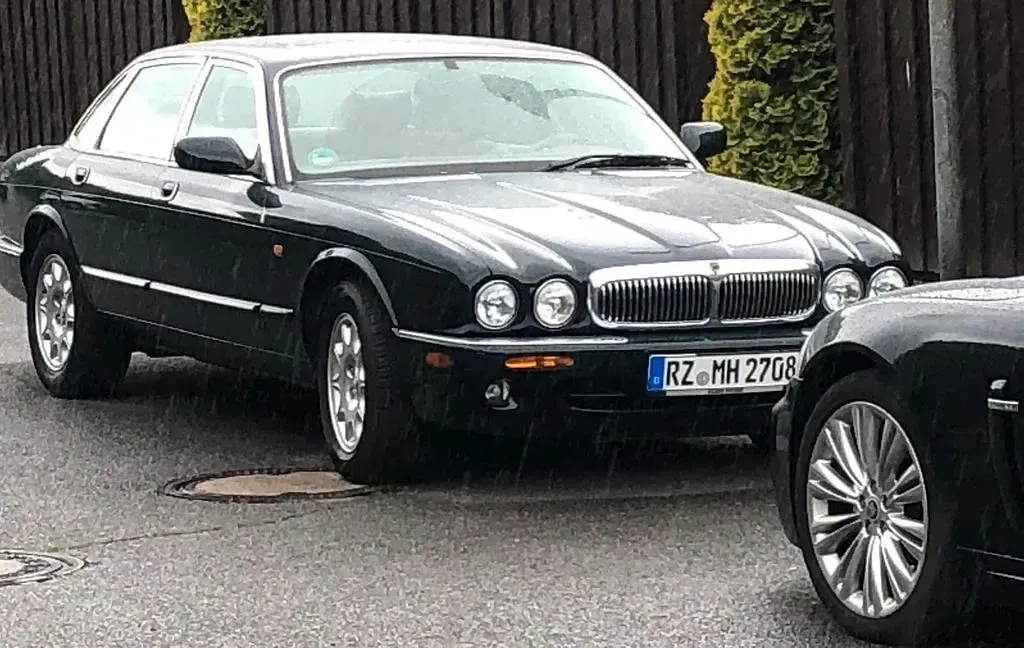 Second-hand Jaguar XJ Sovereign 284 CP (208 kW) 1999 Verde Berlinǎ