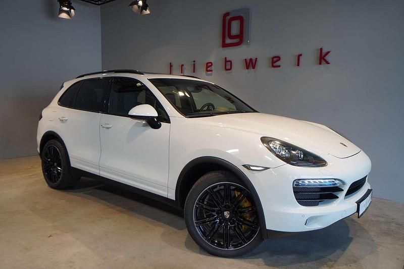 Weiß Gebraucht 2012 Porsche Cayenne S SUV | 34.941 € (Etwas zu teuer) - Bild 1/3