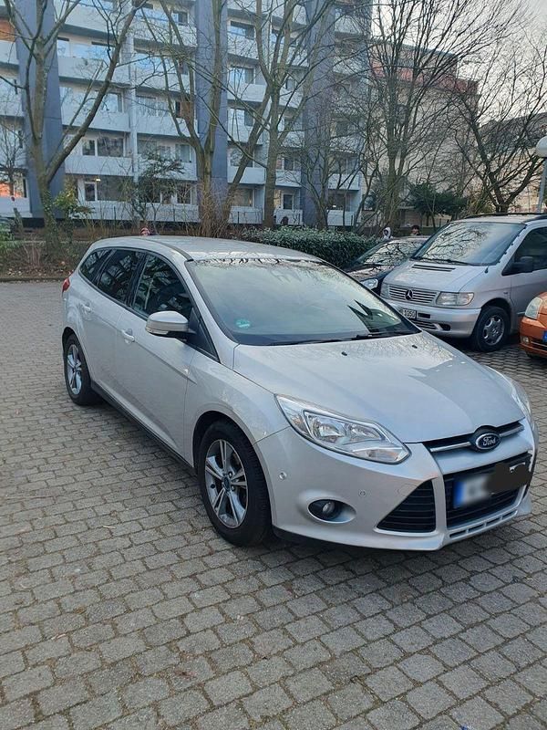 Gebraucht Ford Focus 101 PS (74 kW) 2014 Silber Kombi