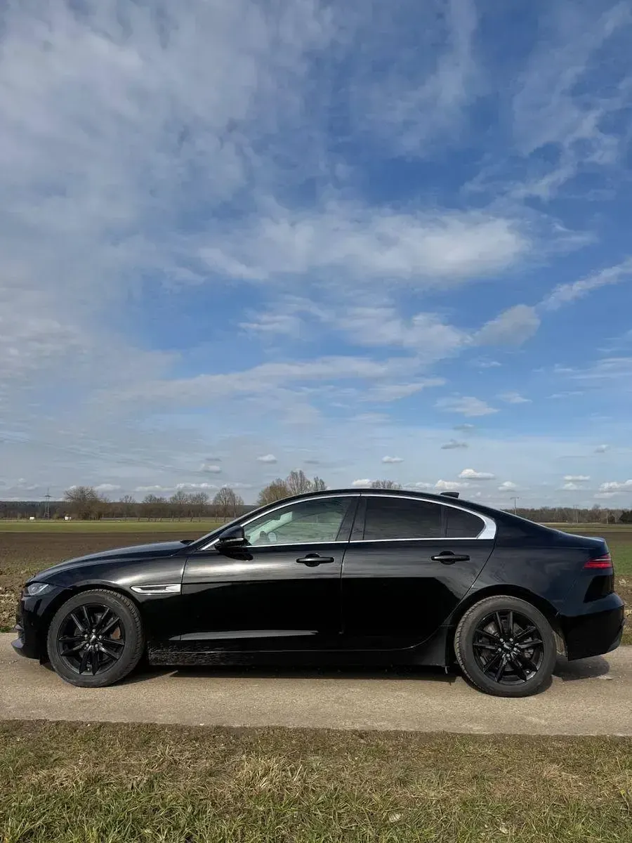 Usata Jaguar XE 250 CV (183 kW) 2019 Nero Berlina
