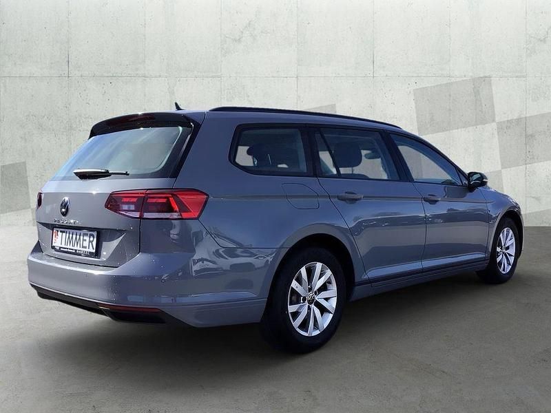 Gebraucht VW Passat Basis 150 PS (110 kW) 2022 Grau Limousine