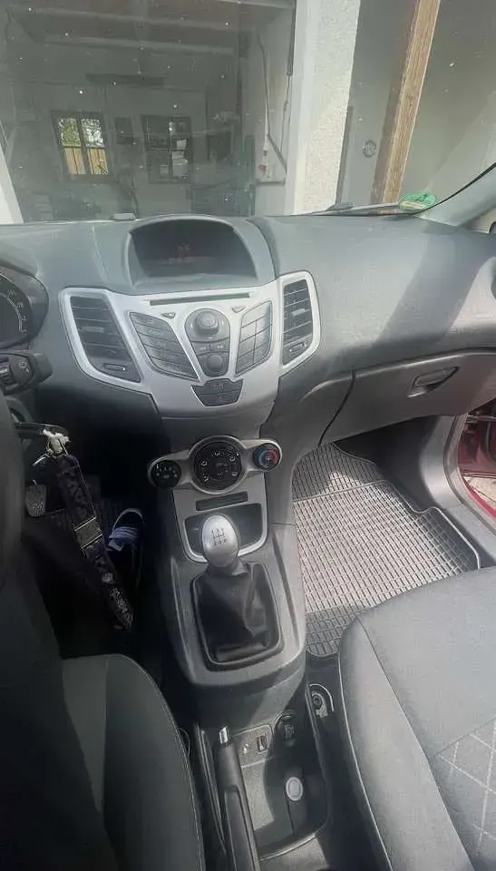 Gebraucht Ford Fiesta 90 PS (66 kW) 2011 Kleinwagen