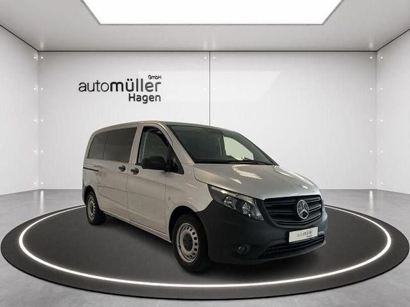 Silber Gebraucht 2022 Mercedes Vito Van / Kleinbus | 19.290 € - Bild 1/4
