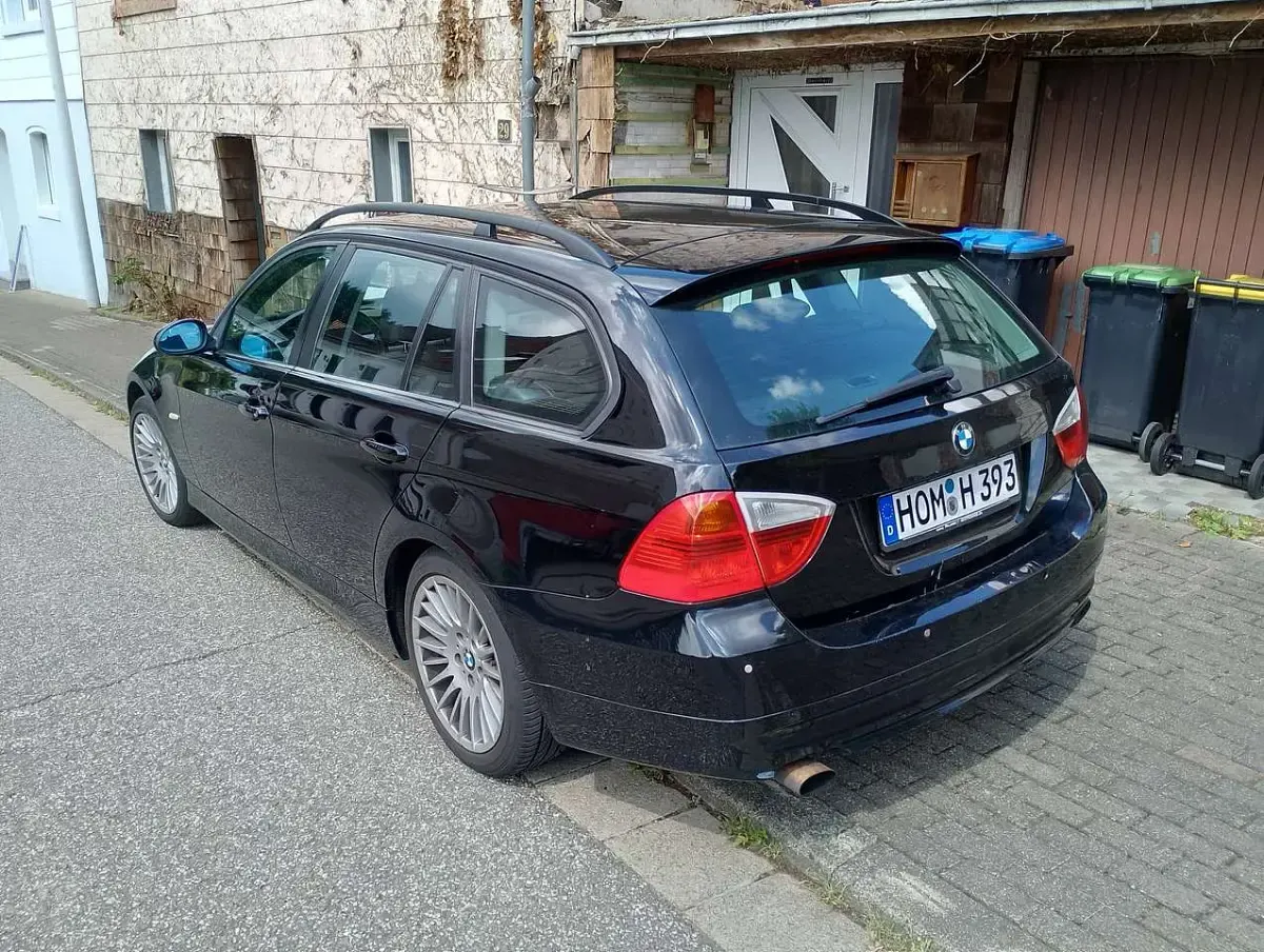 Gebraucht BMW 318 129 PS (94 kW) 2007 Schwarz Kombi