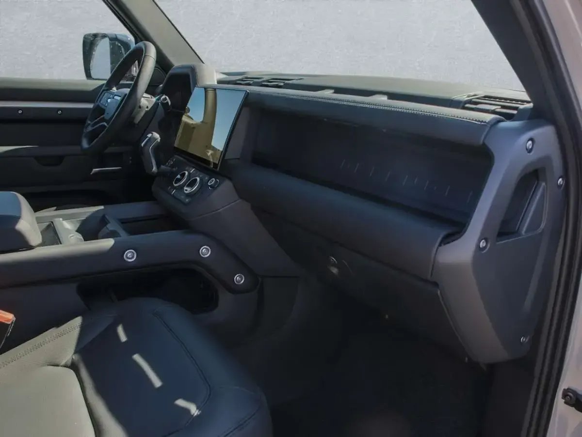 Neu Land Rover Defender HSE Dynamic 349 PS (256 kW) 2026 Grau SUV