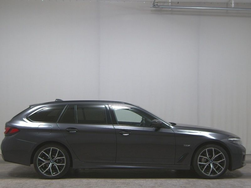 Grau Gebraucht 2021 BMW 530e M Sport Kombi | 24.480 € (Guter Preis) - Bild 1/4