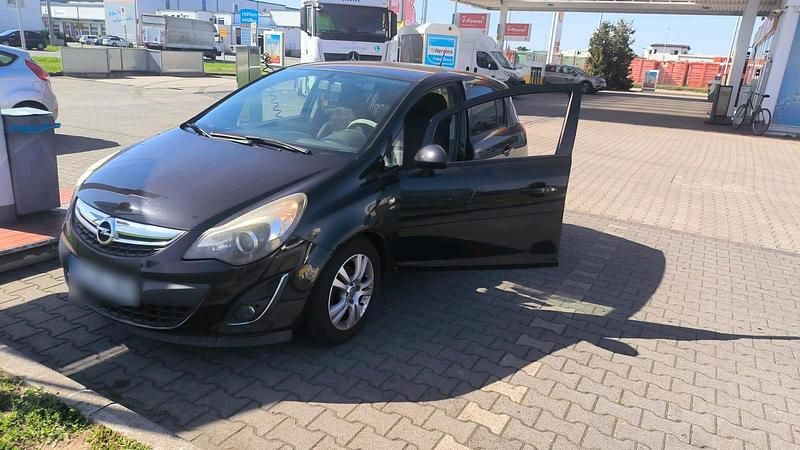 Gebraucht Opel Corsa 95 PS (69 kW) 2011 Schwarz Kleinwagen
