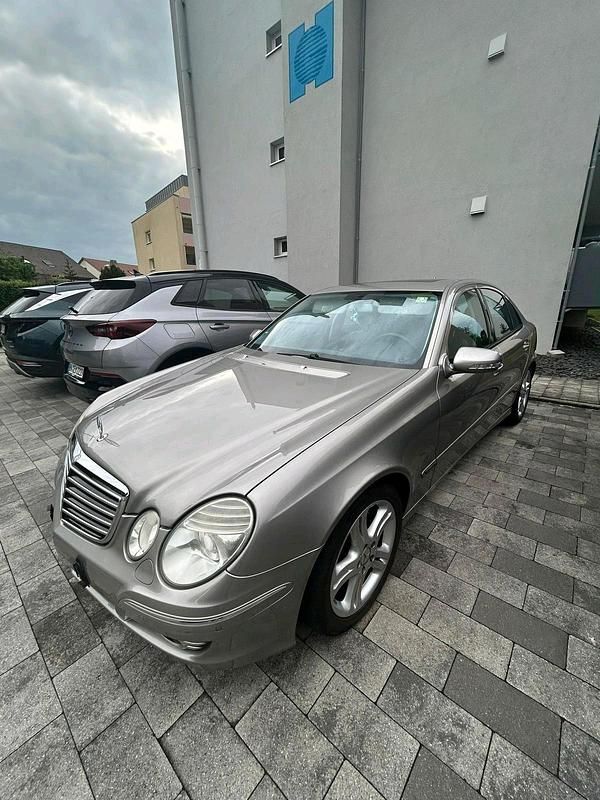 Beige Gebraucht 2006 Mercedes E350 Limousine | 4.000 € (Superpreis) - Bild 1/4