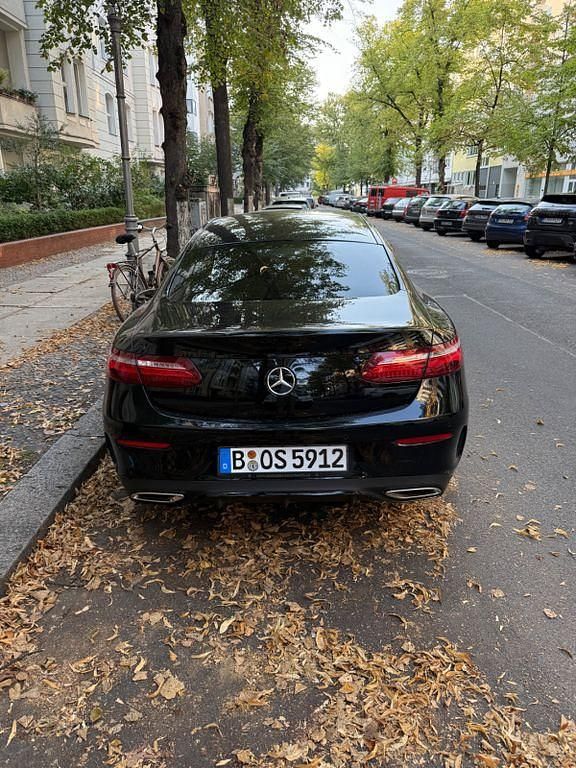 Schwarz Gebraucht 2020 Mercedes E300 Coupé | 40.000 € (Guter Preis) - Bild 1/4