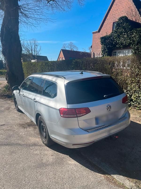 Gebraucht VW Passat 150 PS (110 kW) 2015 Silber Kombi