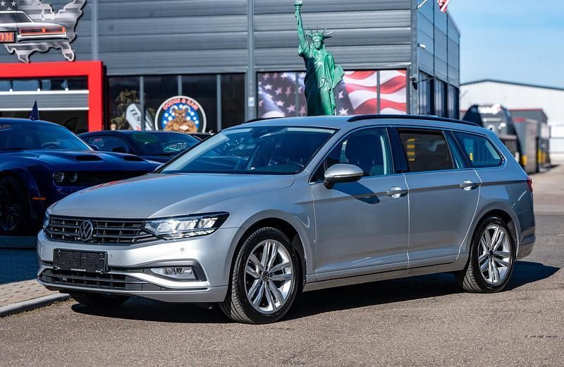 Reflexsilber metallic Gebraucht 2021 VW Passat Business Kombi | 20.990 € (Guter Preis) - Bild 1/4