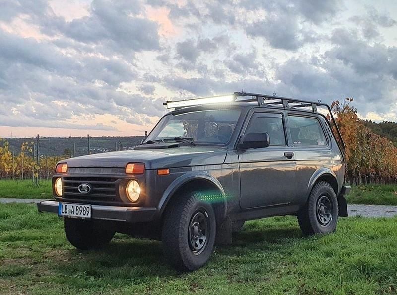 Second-hand Lada niva 83 CP (61 kW) 2020 Gri SUV