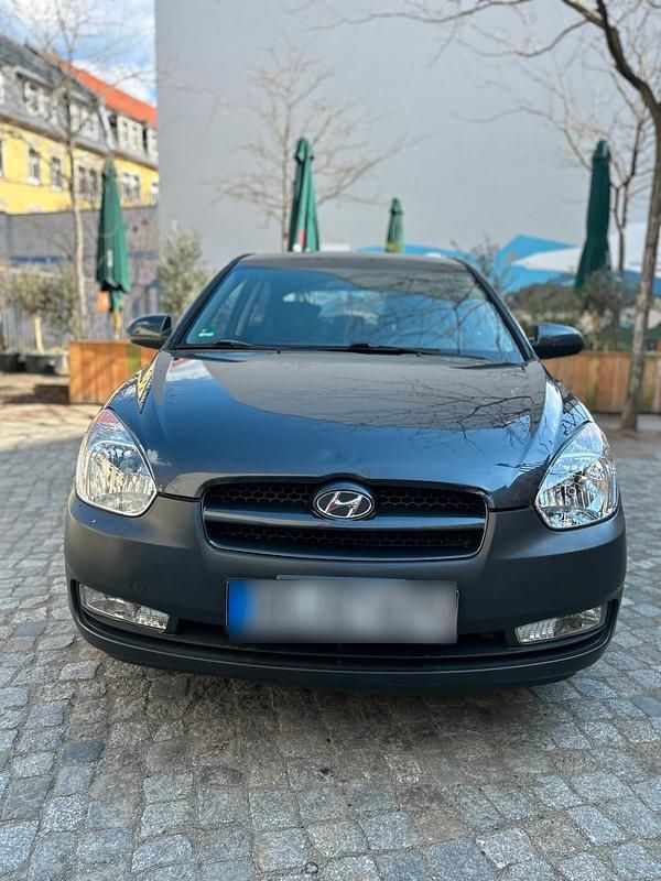 Gebraucht Hyundai Accent 97 PS (71 kW) 2007 Braun Limousine