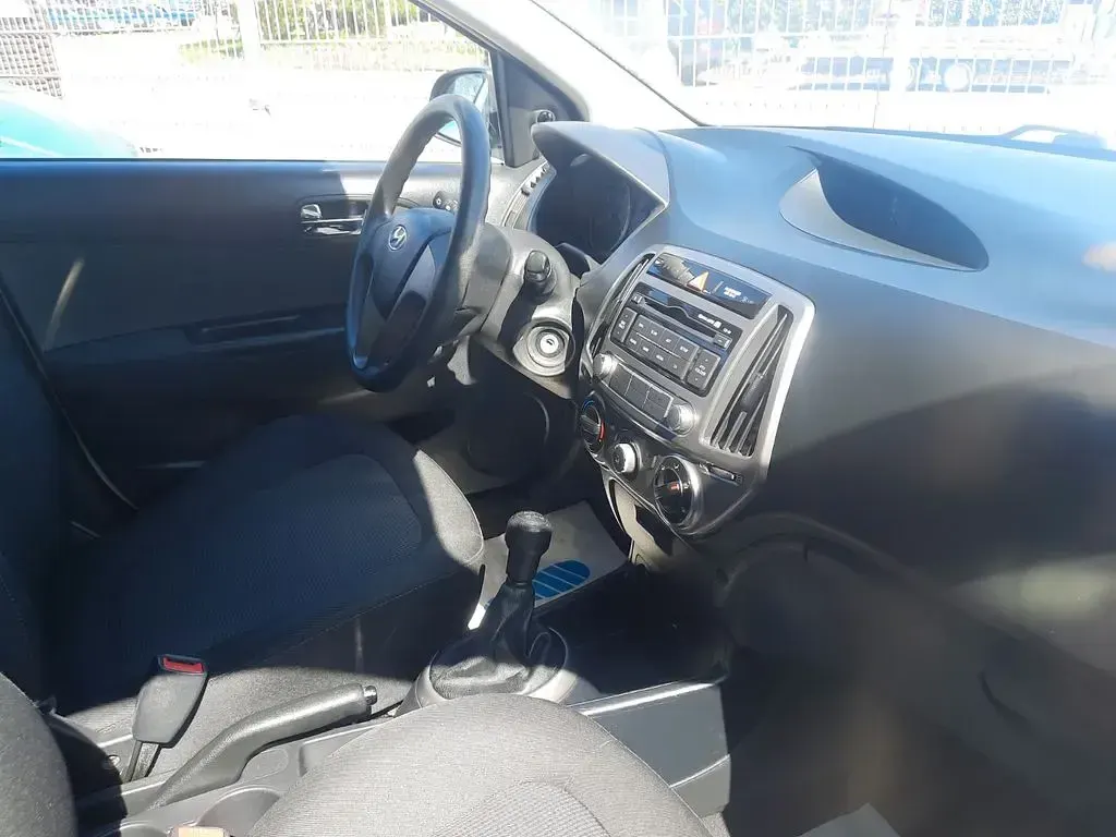 Gebraucht Hyundai i20 Edition 86 PS (63 kW) 2013 Weiß Kleinwagen