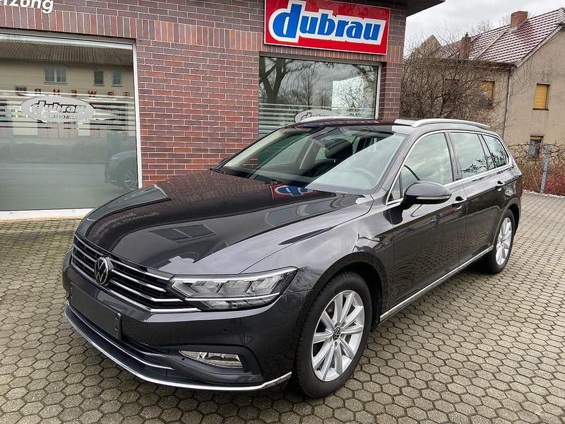 Grau Gebraucht 2023 VW Passat Limousine | 22.900 € (Fairer Preis) - Bild 1/4