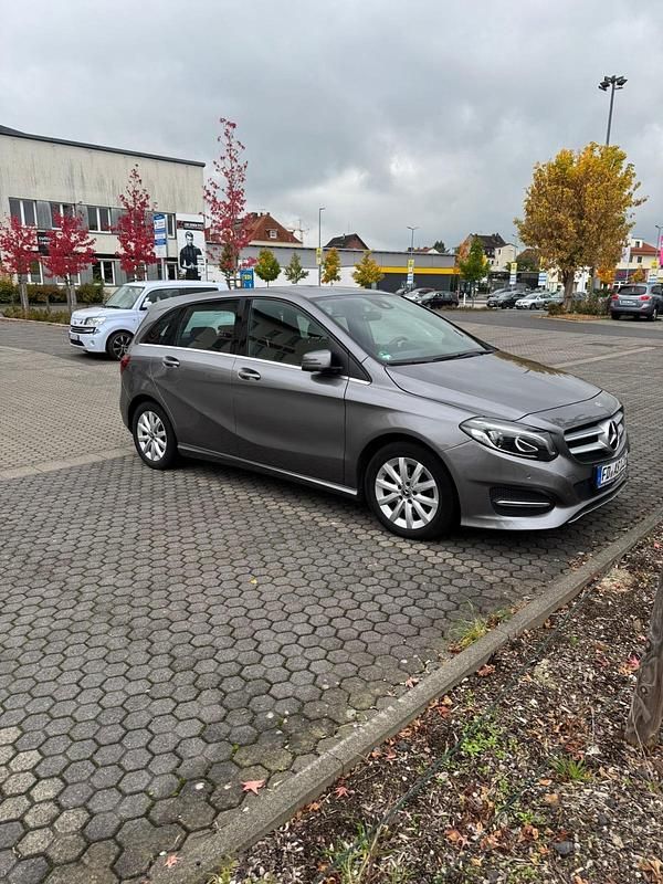 Gebraucht Mercedes B220 177 PS (130 kW) 2017 Grau Van / Kleinbus