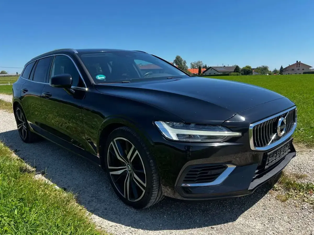 Gebraucht Volvo V60 Inscription 341 PS (250 kW) 2020 Schwarz Kombi