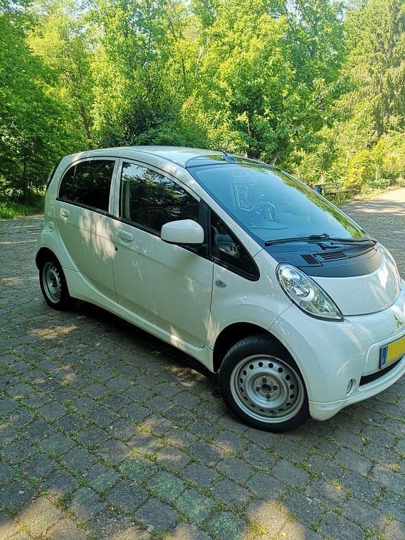 Gebraucht Mitsubishi i-MiEV 49 kW (67 PS) 2014 Weiß Kleinwagen