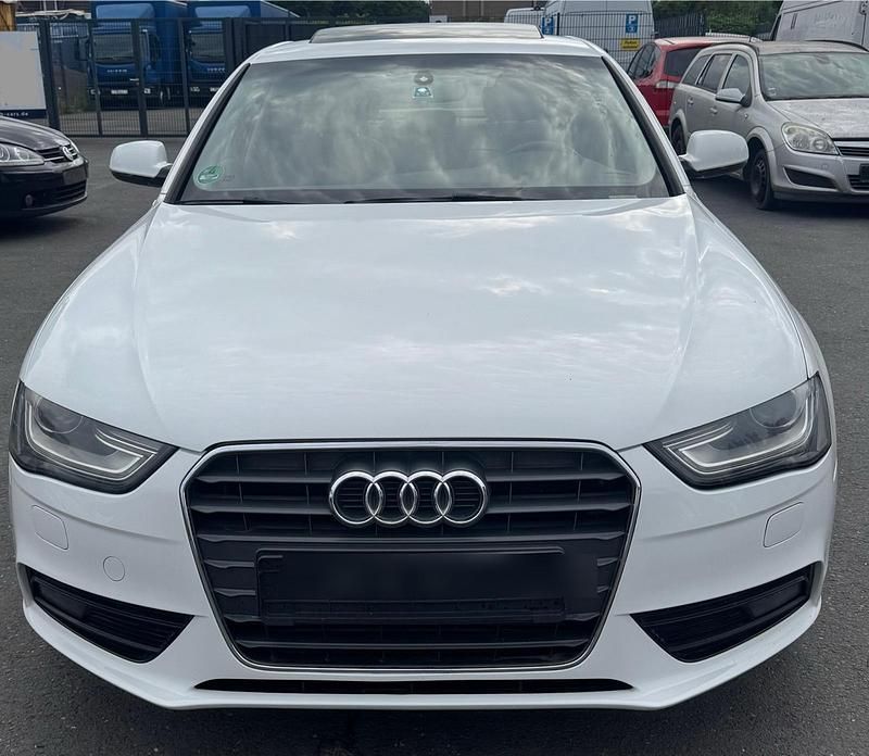 Weiß Gebraucht 2013 Audi A4 Limousine | 8.500 € (Guter Preis) - Bild 1/4