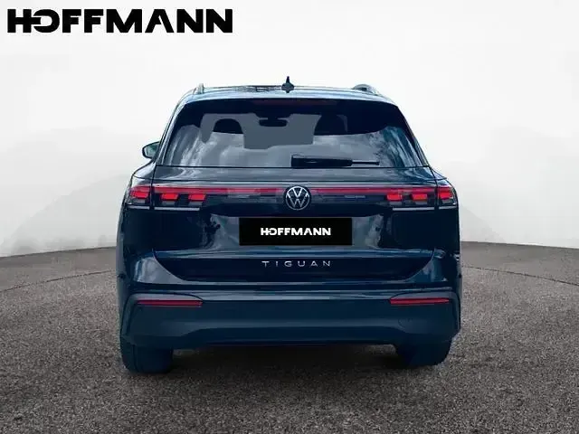 Gebraucht VW Tiguan Life 150 PS (110 kW) 2025 Grenadilla black metallic SUV