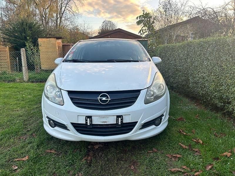 Weiß Gebraucht 2011 Opel Corsa Color Edition Kleinwagen | 3.000 € (Guter Preis) - Bild 1/4