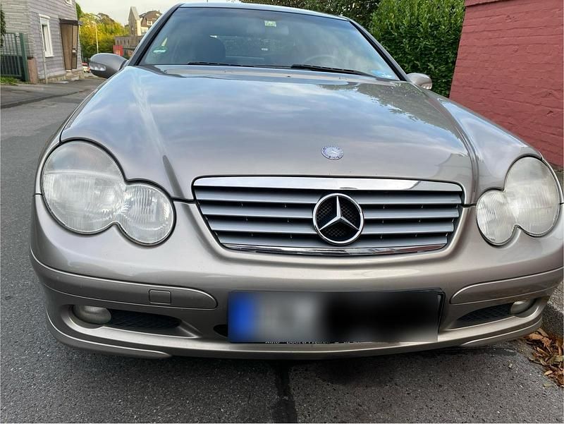 Gebraucht Mercedes 180 143 PS (105 kW) 2004 Gold Limousine