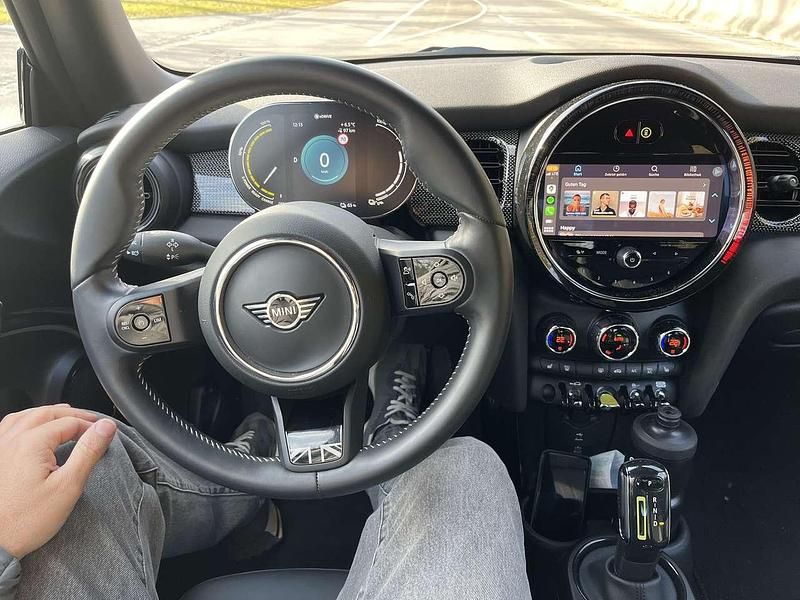 Gebraucht Mini Cooper SE 135 kW (184 PS) 2023 Schwarz Kleinwagen