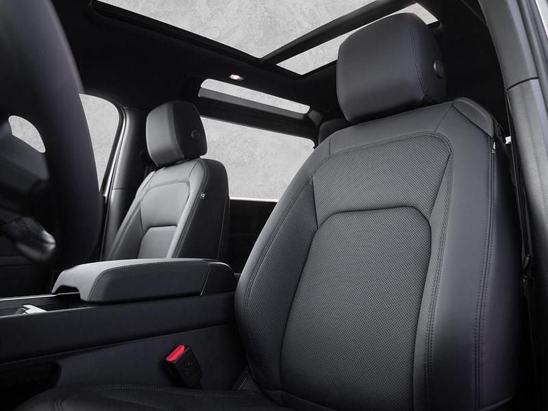 Neu Land Rover Defender SE Dynamic 249 PS (183 kW) 2025 Grün SUV