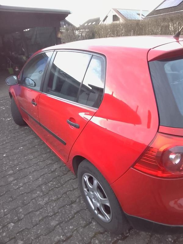 Gebraucht VW Golf IV 80 PS (58 kW) 2006 Rot Kleinwagen