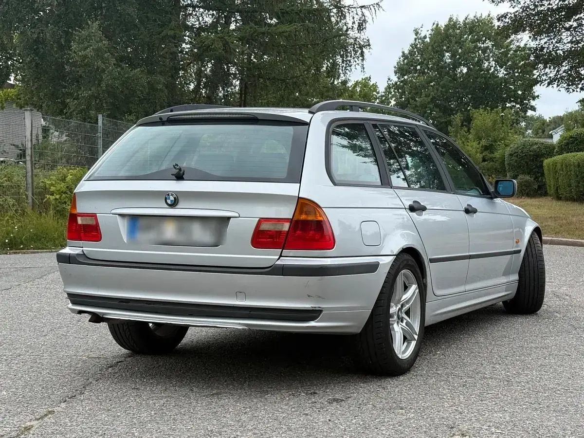Gebraucht BMW 320 150 PS (110 kW) 2003 Silber Limousine