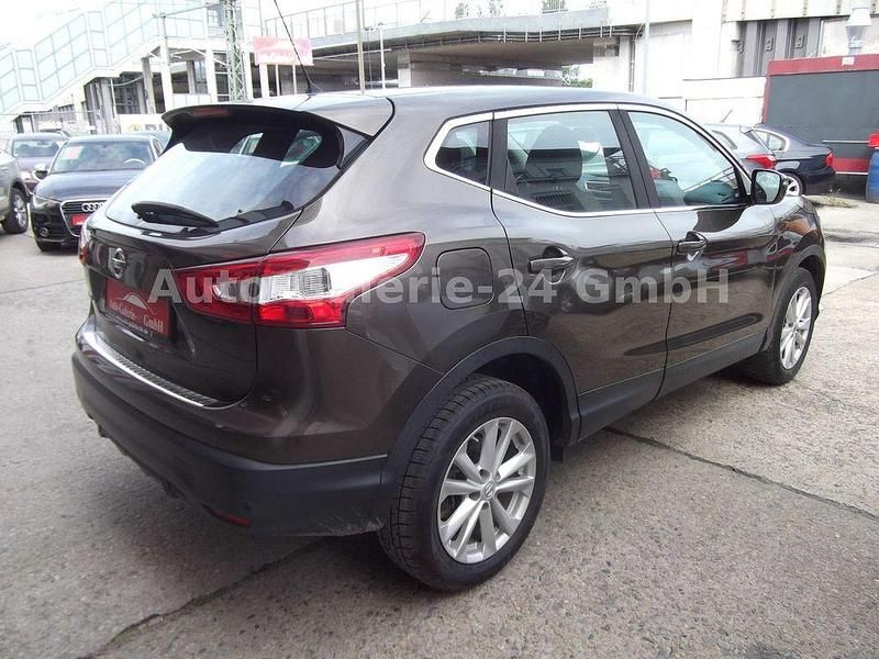 Gebraucht Nissan Qashqai Acenta 116 PS (85 kW) 2015 Bronze metallic SUV