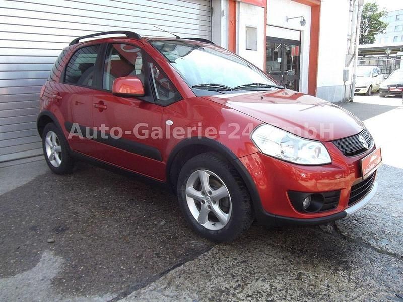 Rot Gebraucht 2006 Suzuki SX4 Club SUV | 5.990 € (Teuer) - Bild 1/4