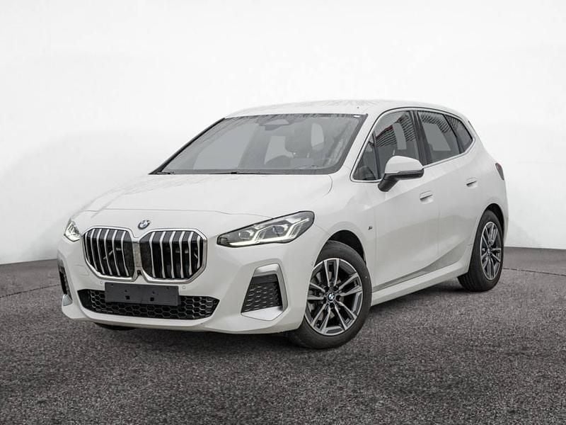 Weiß Gebraucht 2022 BMW 218 Active Tourer M Sport Van / Kleinbus | 24.900 € (Guter Preis) - Bild 1/4