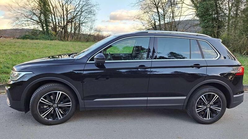 Schwarz Gebraucht 2023 VW Tiguan Move SUV | 27.000 € (Fairer Preis) - Bild 1/4