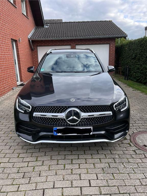 Grau Gebraucht 2019 Mercedes GLC220 SUV | 35.500 € (Etwas zu teuer) - Bild 1/4