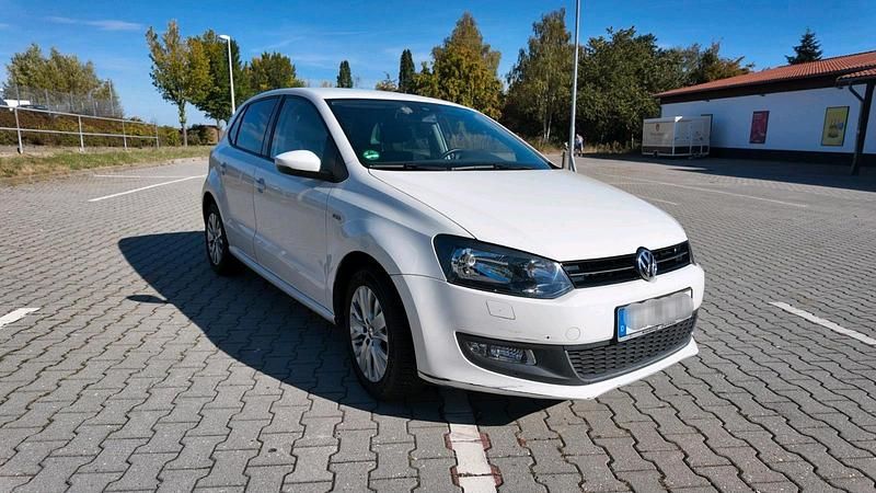 Weiß Gebraucht 2013 VW Polo Life Kleinwagen | 6.999 € (Guter Preis) - Bild 1/4