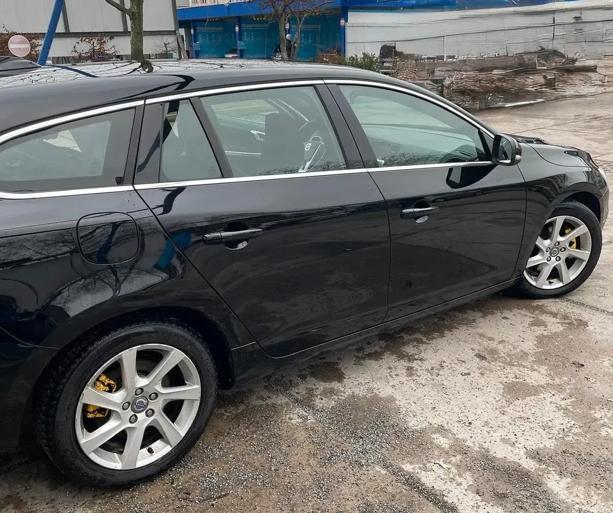 Usata Volvo V60 181 CV (133 kW) 2014 Nero Station wagon