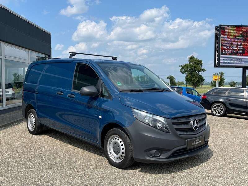 Blau Gebraucht 2017 Mercedes Vito Van / Kleinbus | 13.990 € (Superpreis) - Bild 1/4