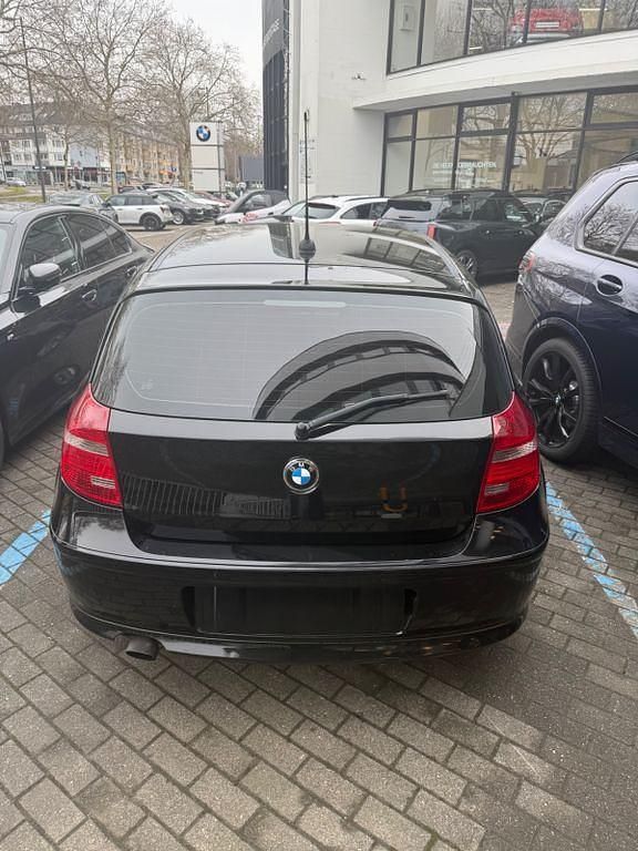 Gebraucht BMW 116 122 PS (89 kW) 2008 Schwarz Kleinwagen