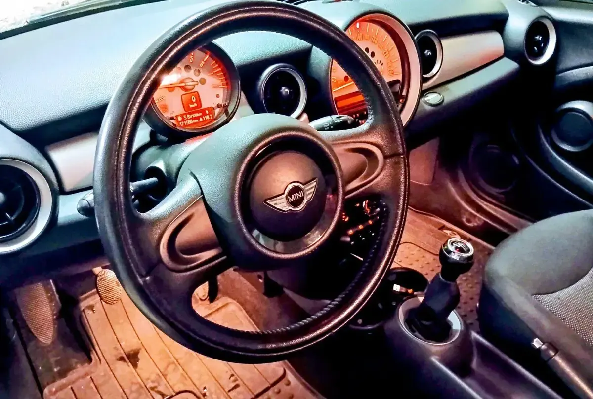 Gebraucht Mini ONE 98 PS (72 kW) 2010 Schwarz Kleinwagen