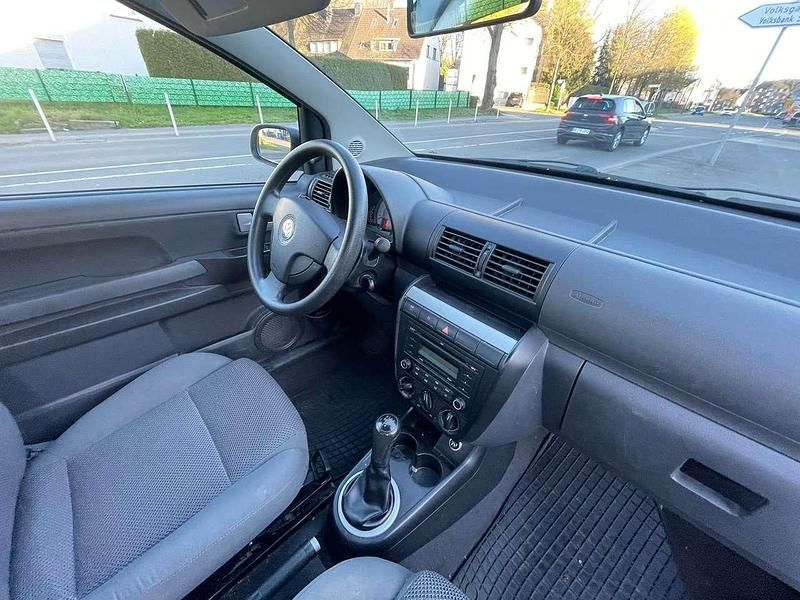 Gebraucht VW Fox Refresh 54 PS (39 kW) 2009 Munich silver metallic Kleinwagen