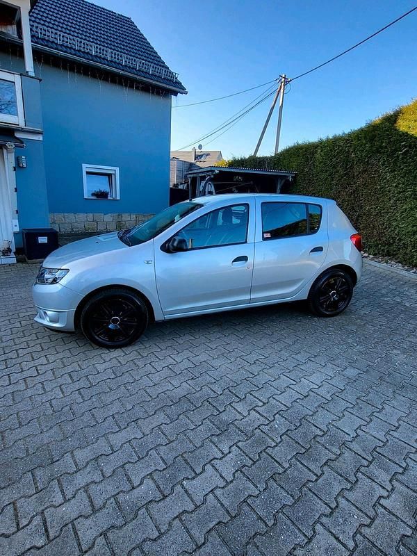 Gebraucht Dacia Sandero 73 PS (53 kW) 2015 Silber Kombi