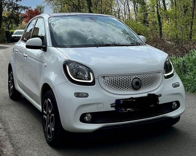 Weiß Gebraucht 2015 Smart ForFour Kleinwagen | 6.500 € (Fairer Preis) - Bild 1/3