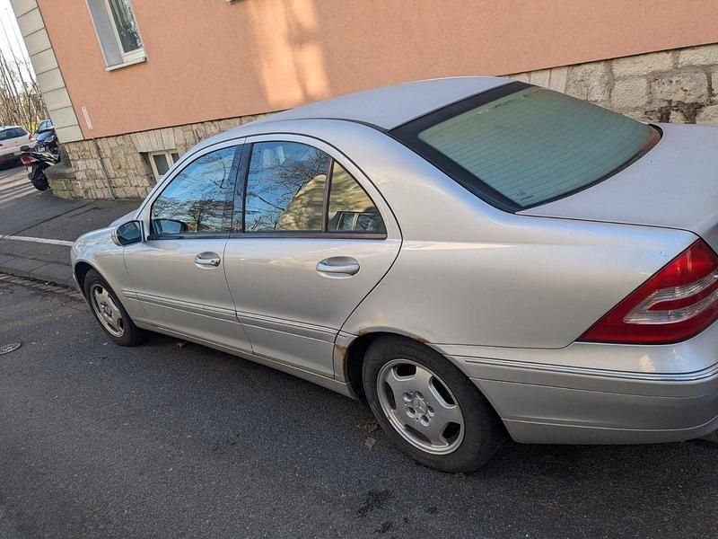 Silber Gebraucht 2002 Mercedes 200 Limousine | 2.900 € (Fairer Preis) - Bild 1/4