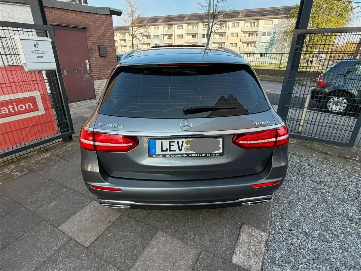Gebraucht Mercedes E350 258 PS (189 kW) 2017 Selenitgrau Kombi