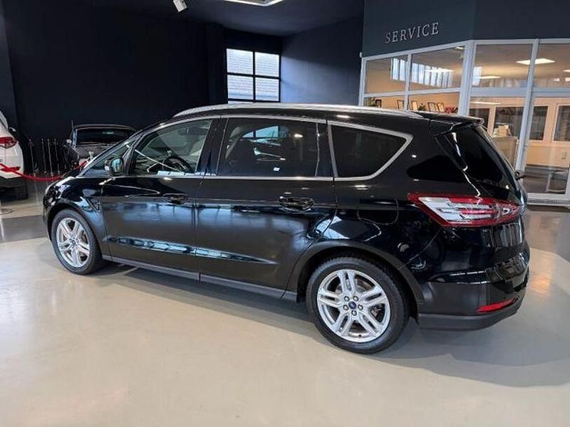 Gebraucht Ford S-MAX Titanium 150 PS (110 kW) 2018 Schwarz Van / Kleinbus